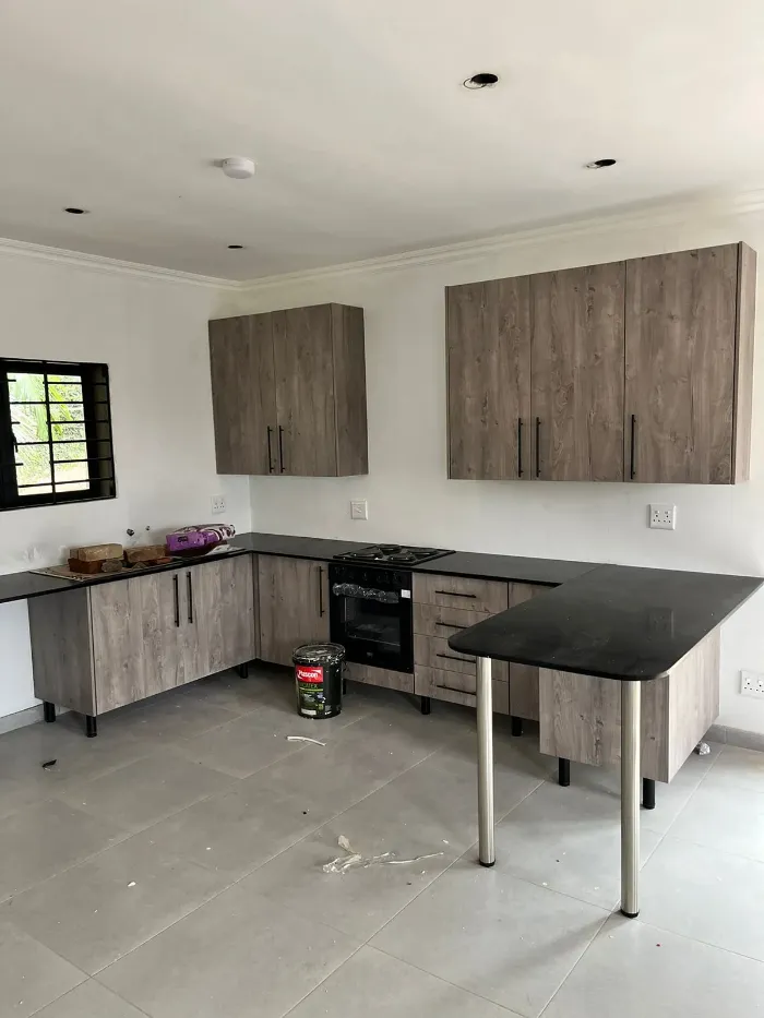 Built-in kitchen units with soft-close door mechanisms.